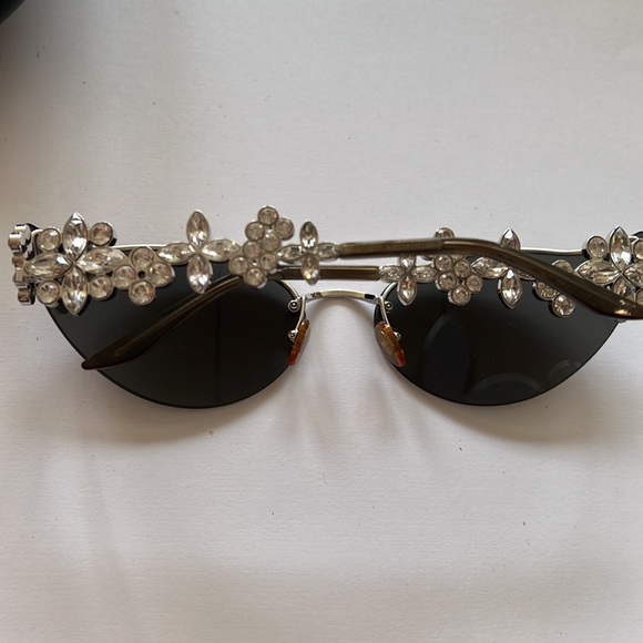 LOUIS VUITTON Swarovski Cat-Eye Fleur Sunglasses - Picture 5 of 16